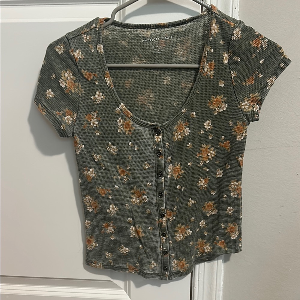 American Eagle Outfitters Green Fitted Button Down Shirt